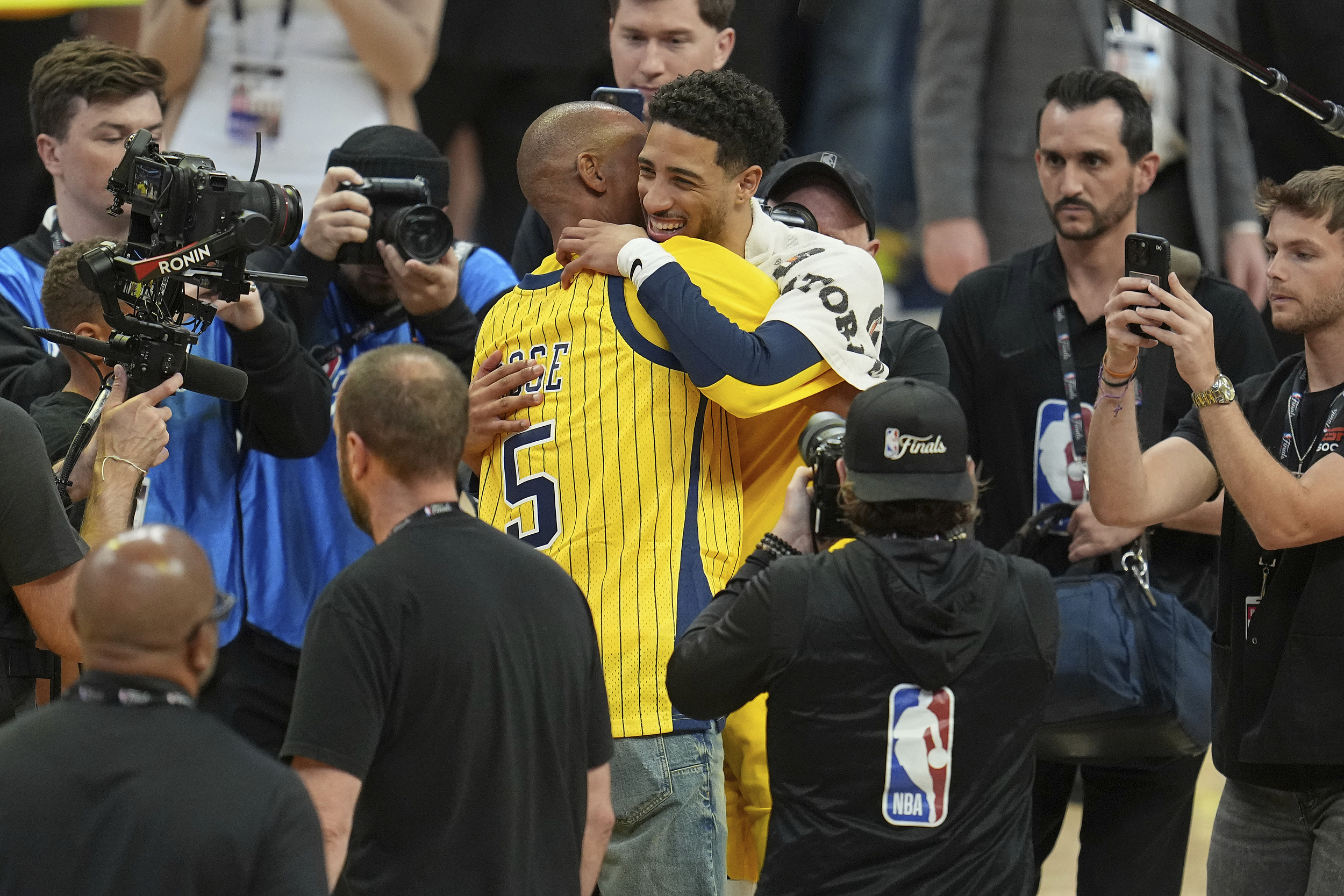 步行者队新赛季定妆照